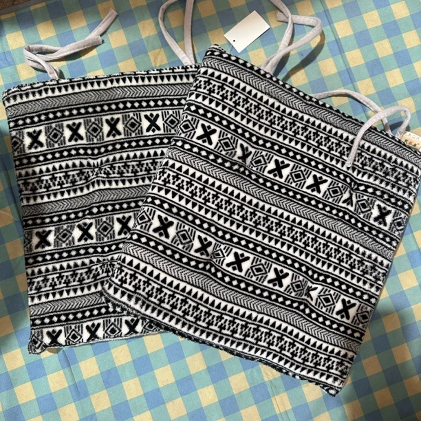 约40x40 黑色几何印花暖绒坐垫 发一对