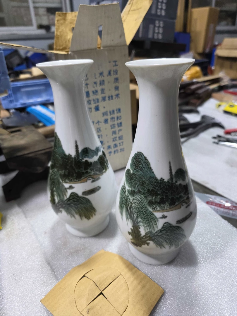 90年代的老岳峰西湖花瓶2个