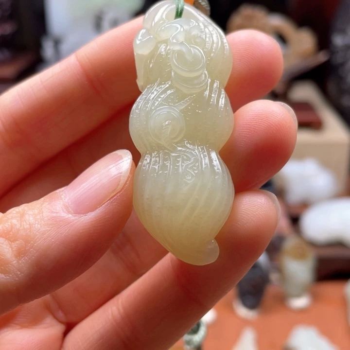 和田玉挂件未镶嵌M****o