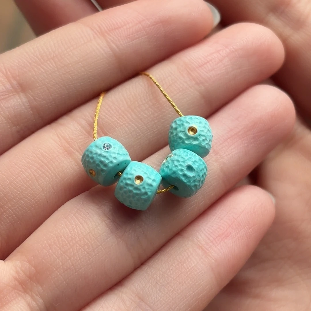 绿松石未镶嵌颈饰