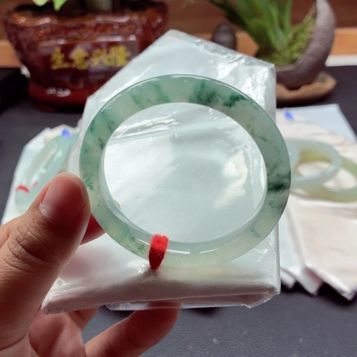 翡翠未镶嵌手镯天然缅甸A货翡翠（小冰飘花）