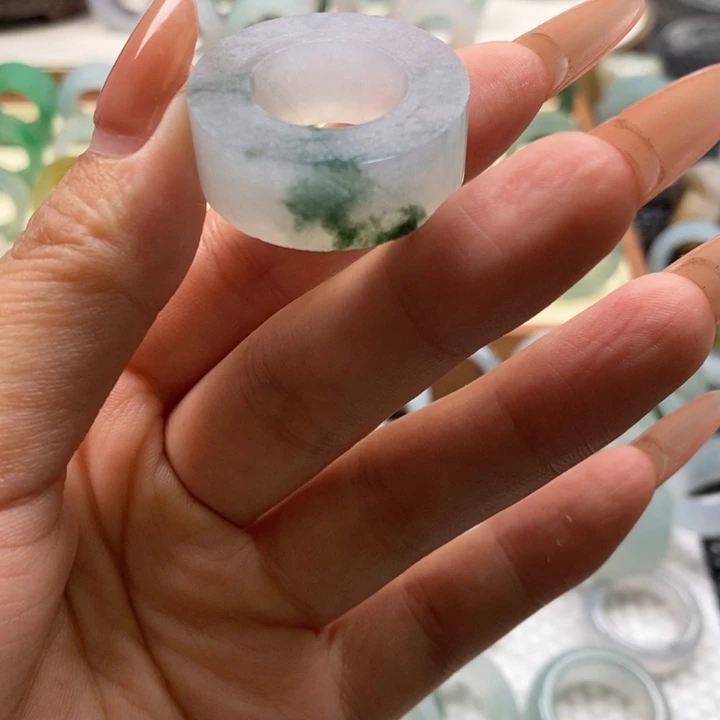 如***一定制翡翠未镶嵌翡翠