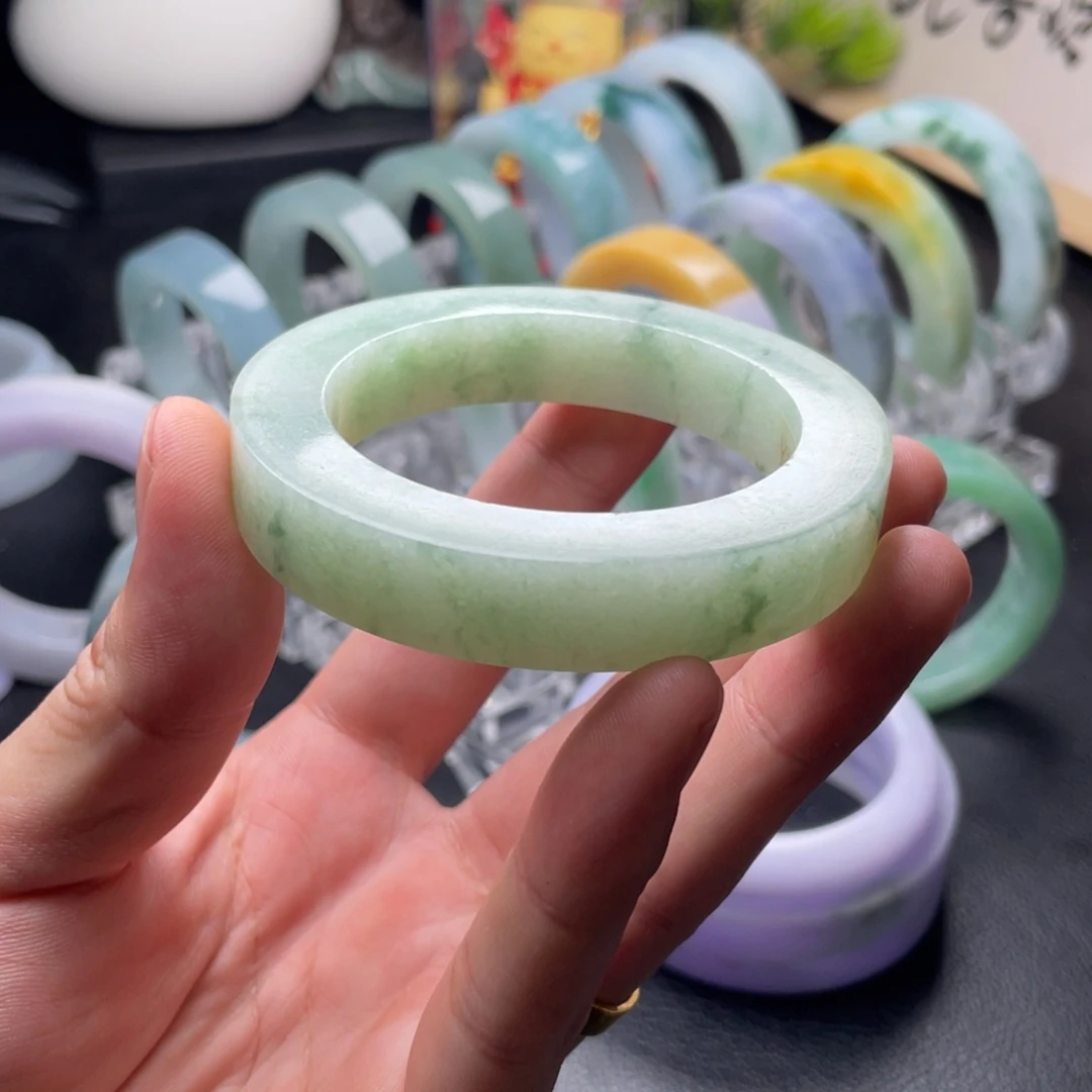 未镶嵌翡翠手镯定制翡翠/绿底绿花