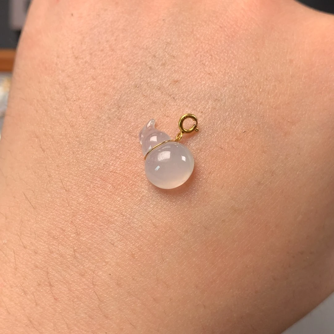 翡翠18K金镶嵌颈饰葫芦