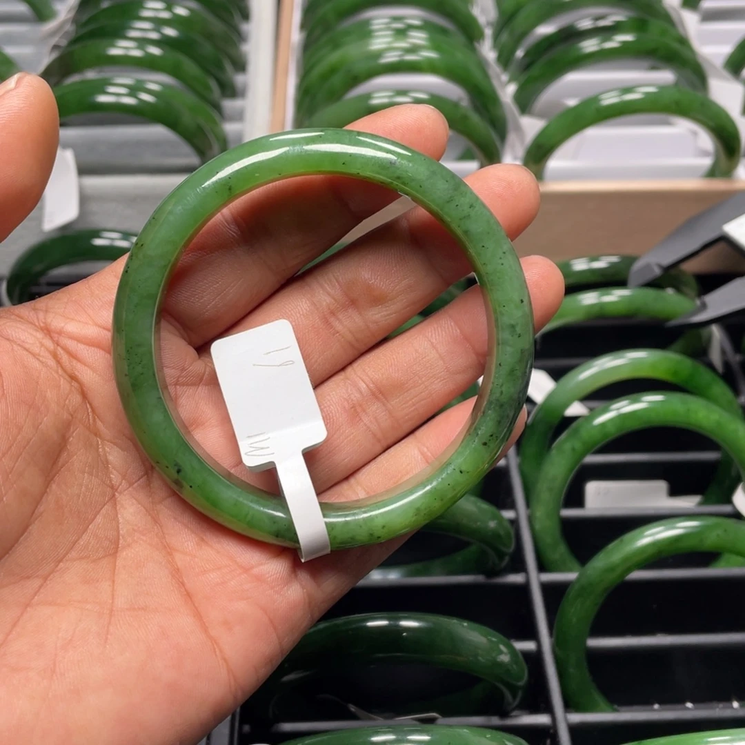 和田玉（碧玉）未镶嵌手镯