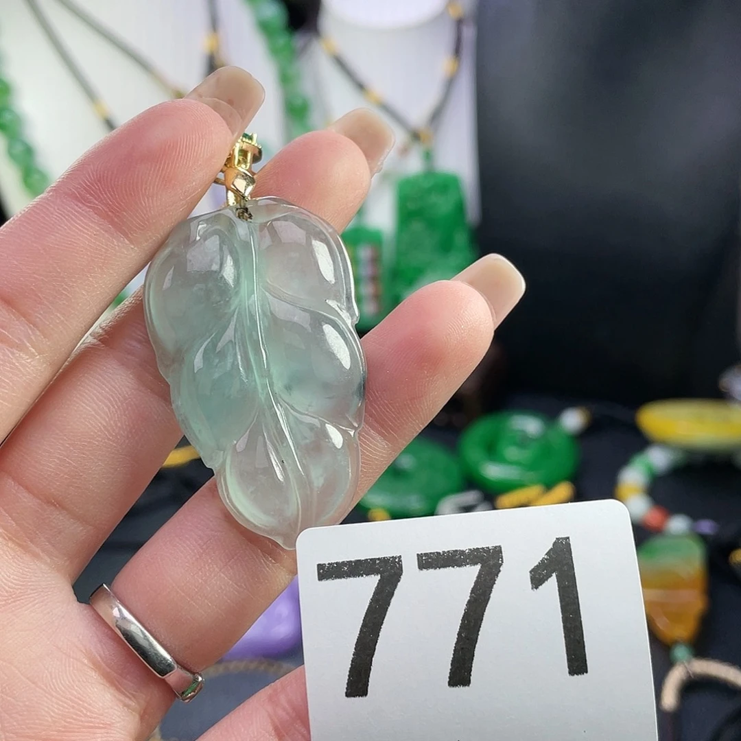 翡翠未镶嵌吊坠(赠链)