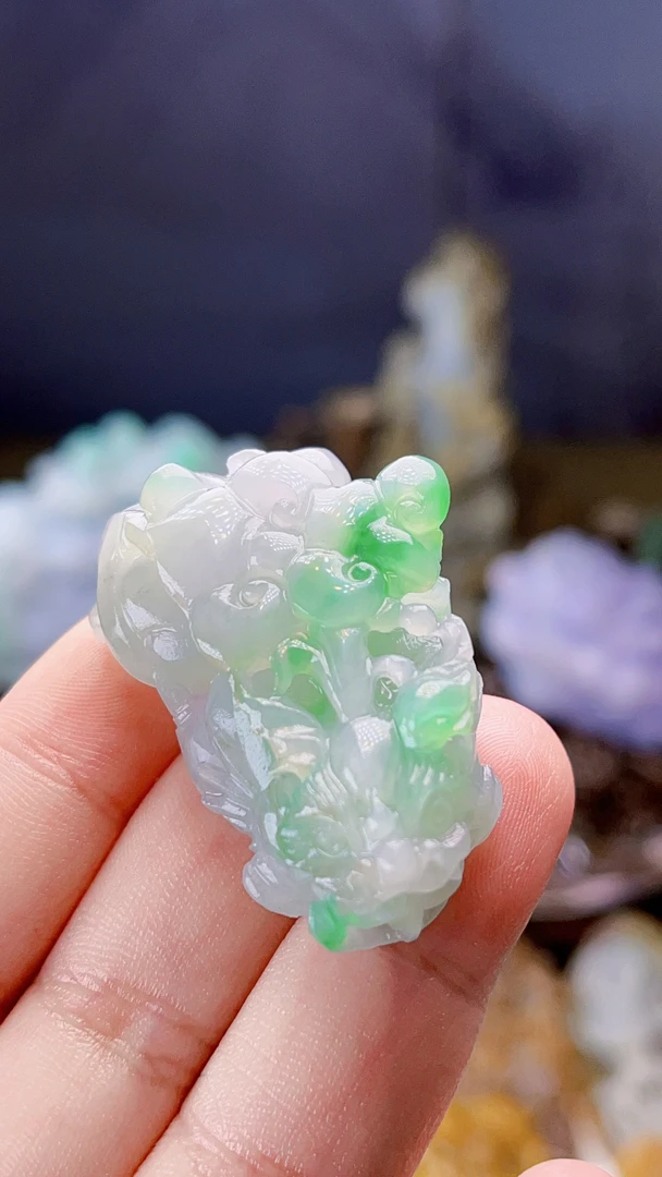 天然缅甸翡翠飘冰胶阳绿貔貅毛货买断抛光尺寸41.2x25.3x14.7