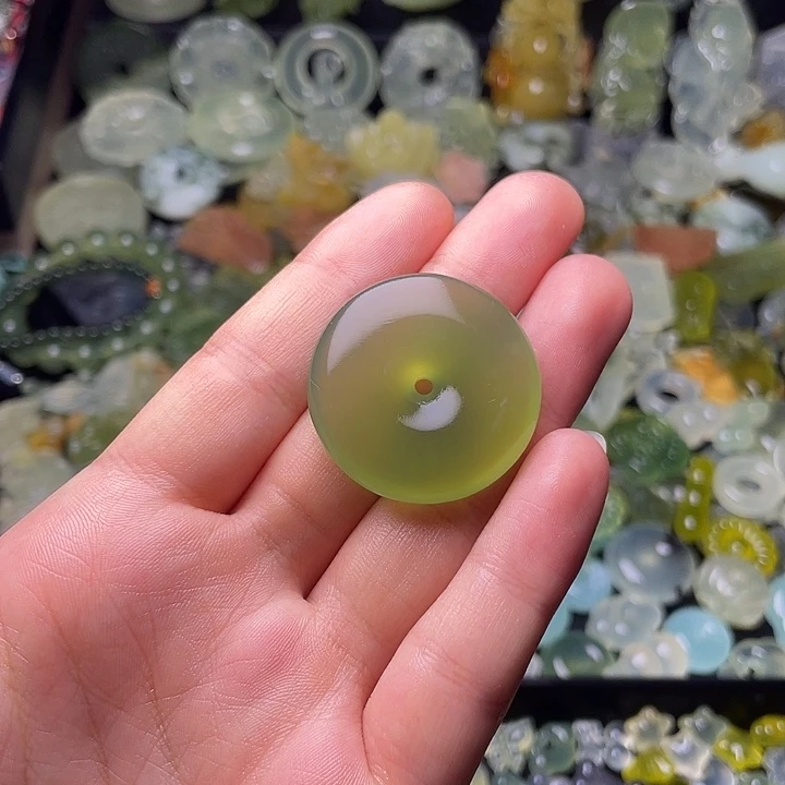 蛇纹石玉合金颈饰平安扣