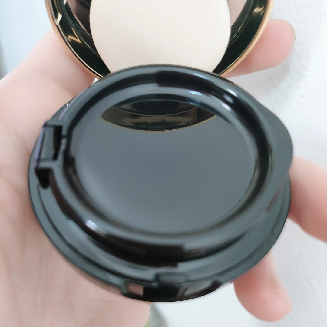 黑色皮革小气垫精华霜无盒