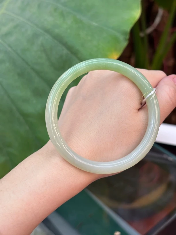 WT2042和田玉手镯57圈口约26.42g