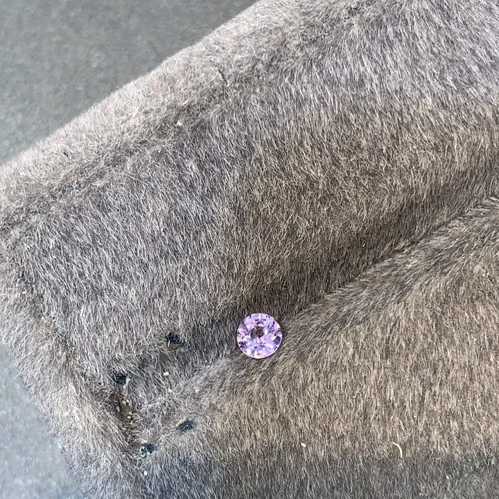 如***道彩色蓝宝石裸石0.375克拉