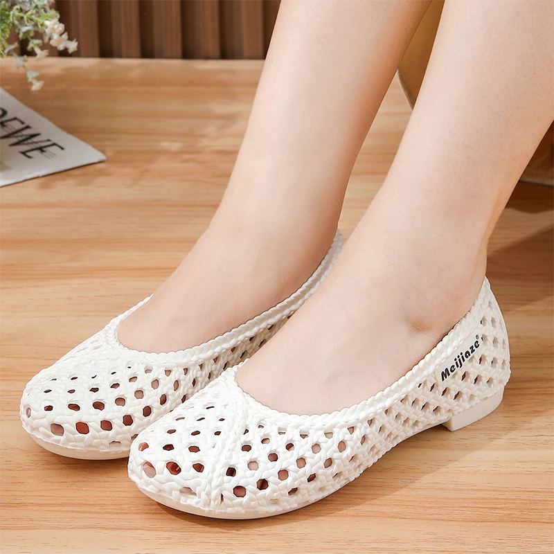 新款女士塑料凉鞋夏外穿妈妈鞋透气防滑凉拖鞋夏季护士平底洞洞鞋
