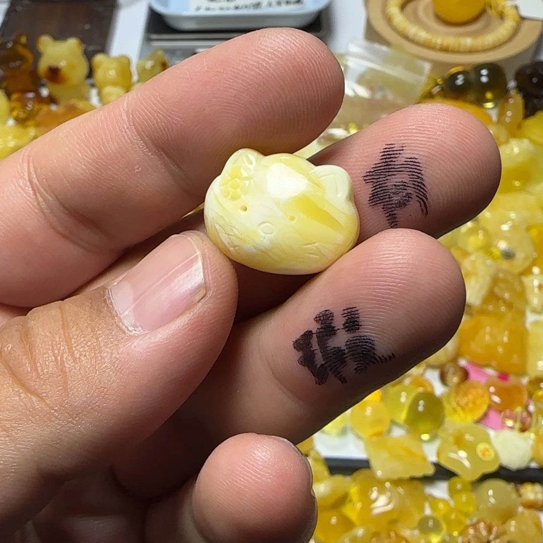 琥珀未镶嵌裸石2.26克