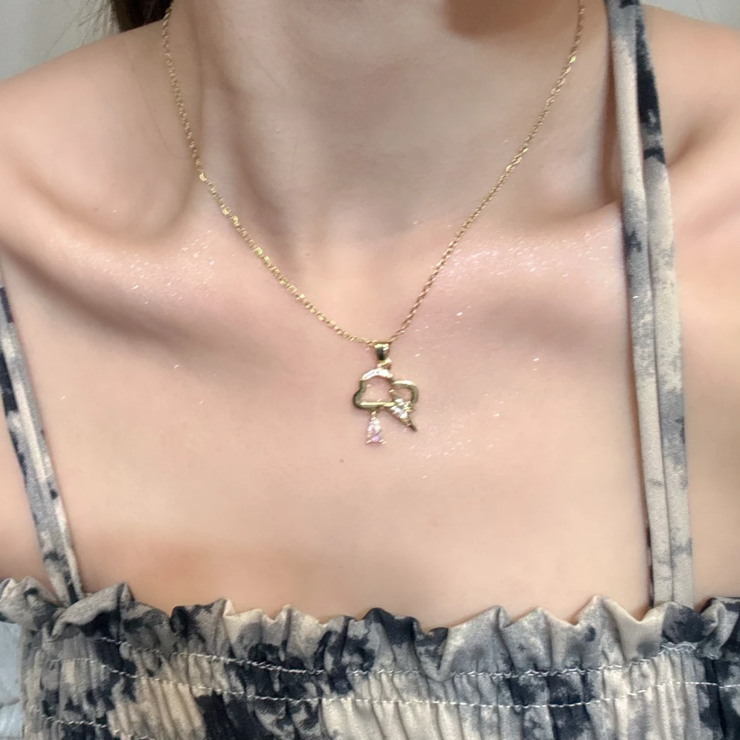 钛钢锆石项链 气质爆款 镶钻镂空云朵设计 闪电锆石简约风格项链