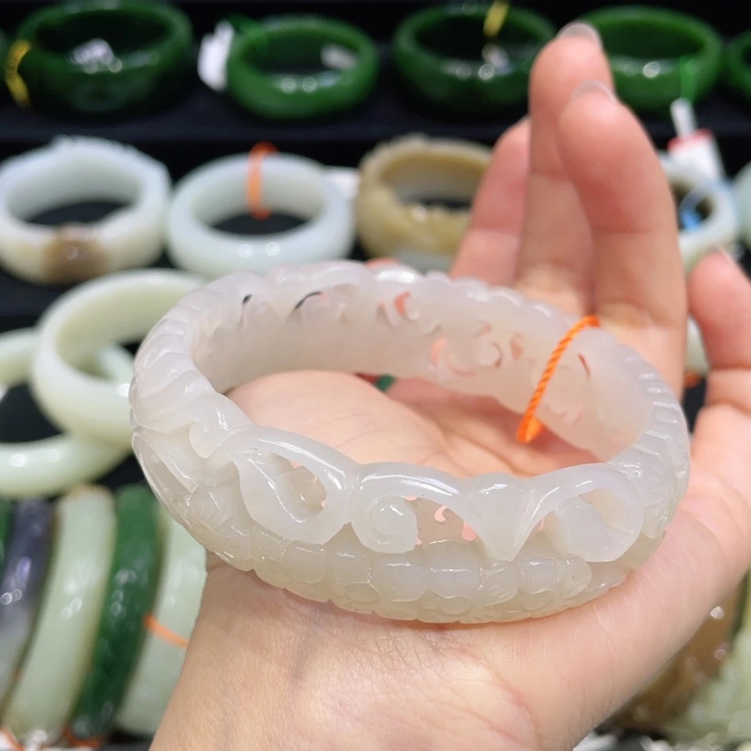 未镶嵌手镯和田玉49。   圈口62+