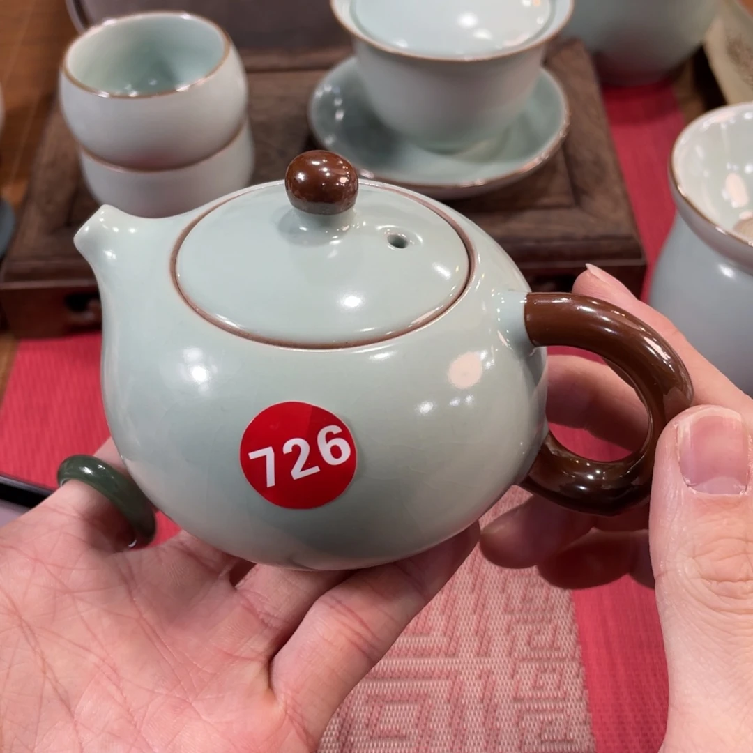 瓷片。。。。。。。。。。。。。。。。