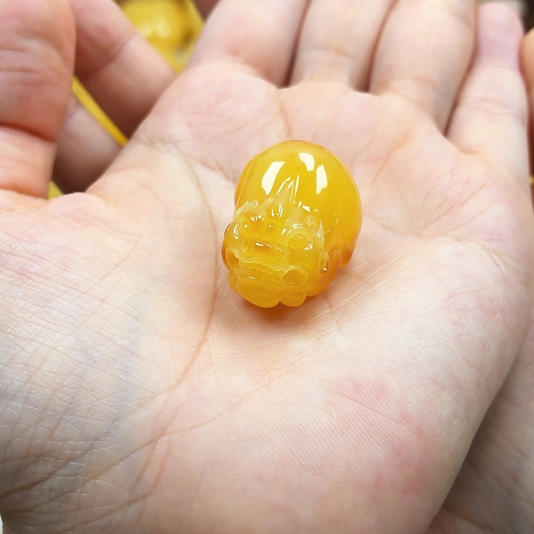 蜜蜡未镶嵌颈饰焦皮浓蜡妖花貔貅