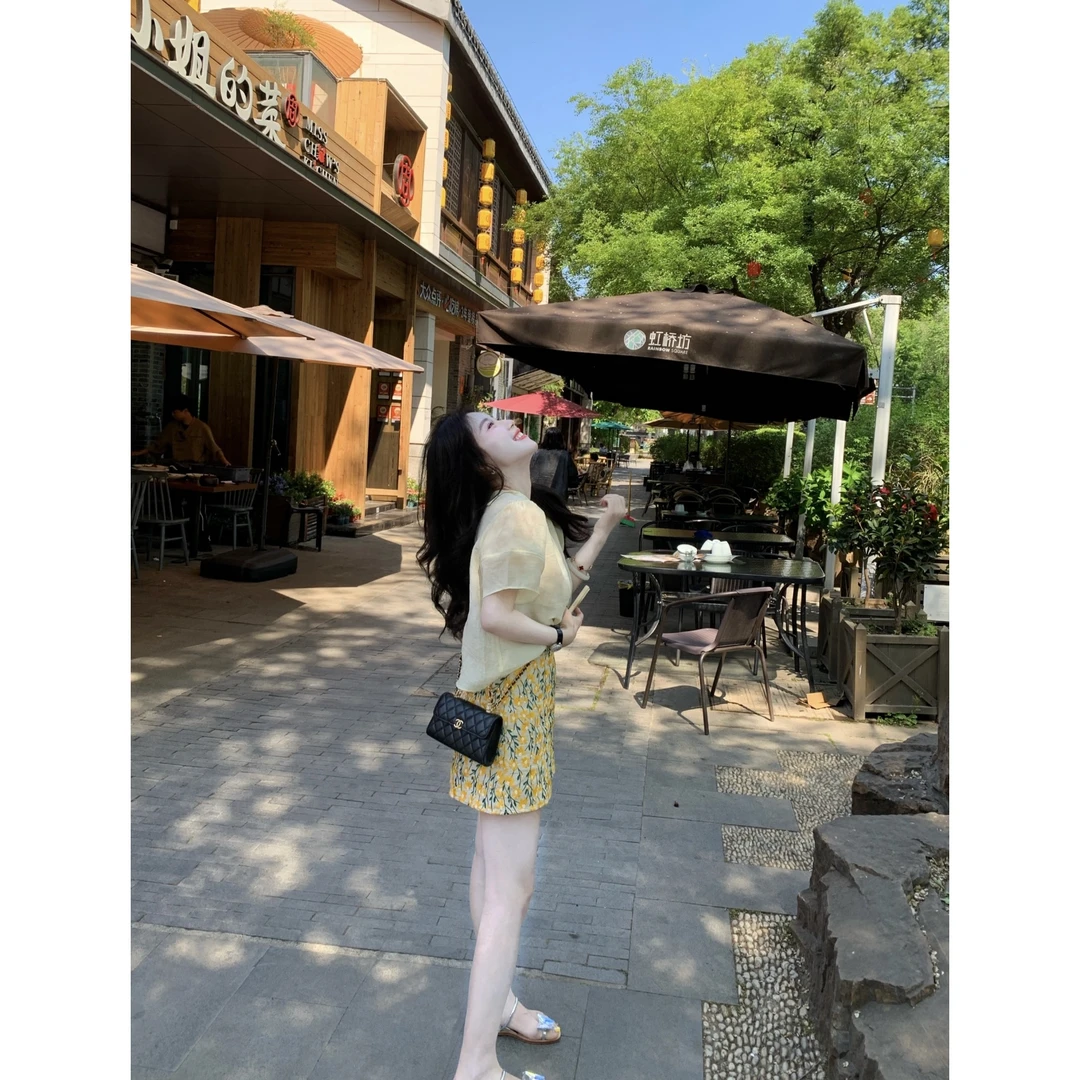 韩版甜美可爱风薄透衬衫女2025夏季新款圆领泡泡短袖清爽百搭上衣