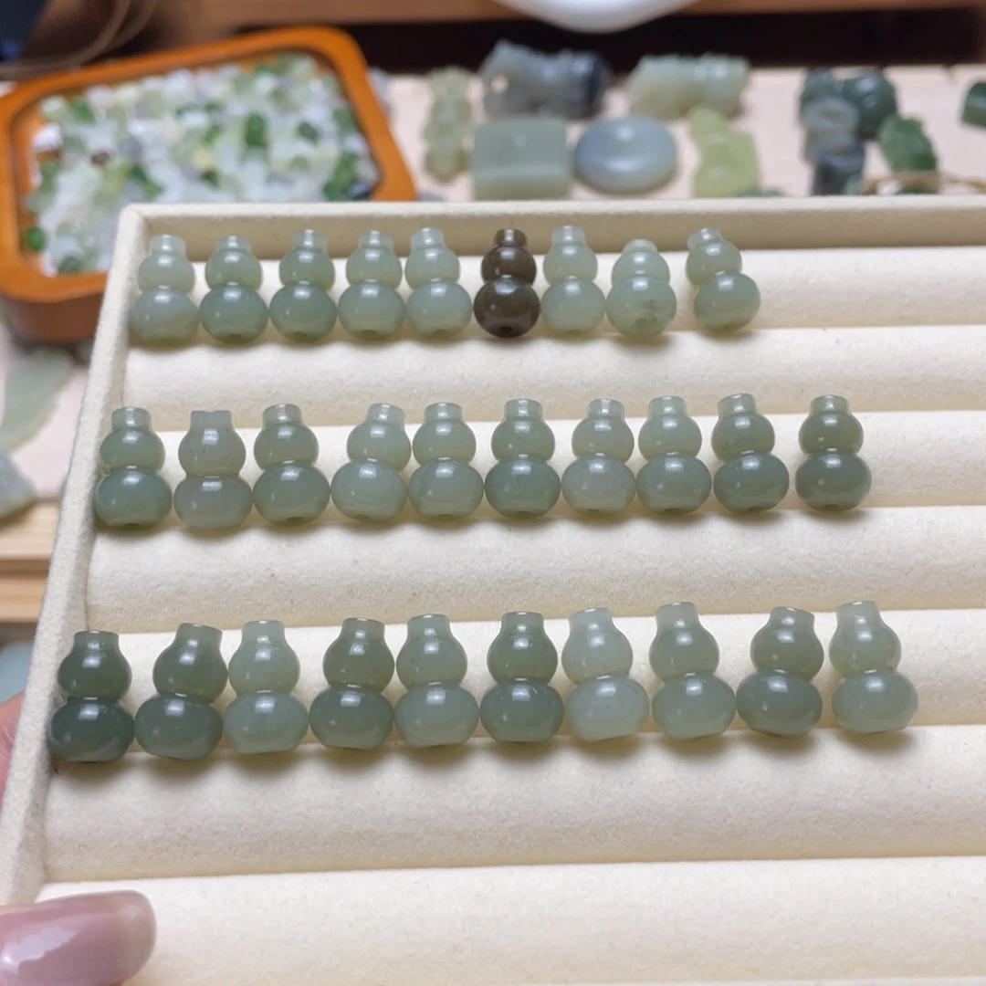 和田玉未镶嵌吊坠(不含链)一个