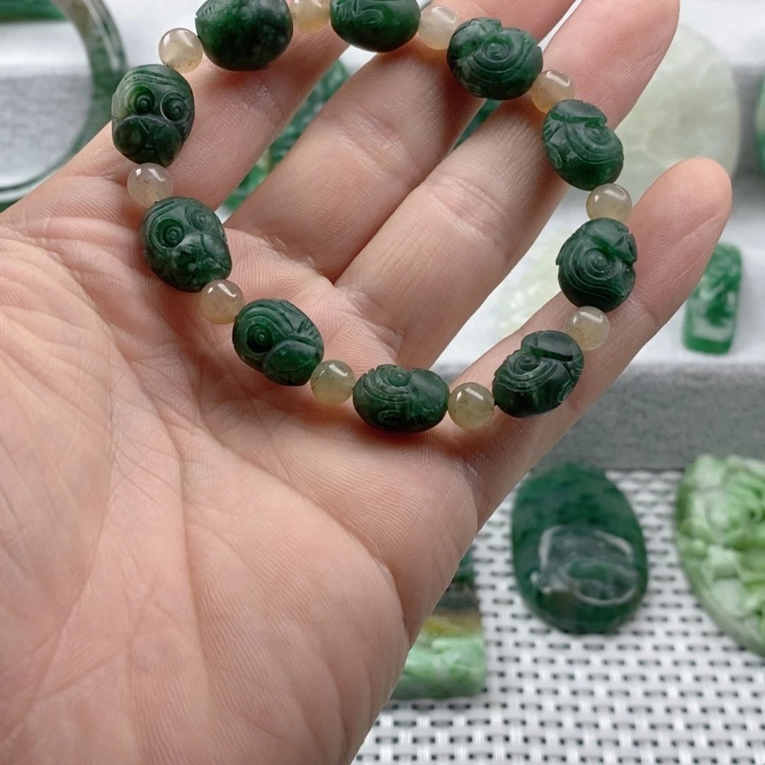 独山玉未镶嵌颈饰