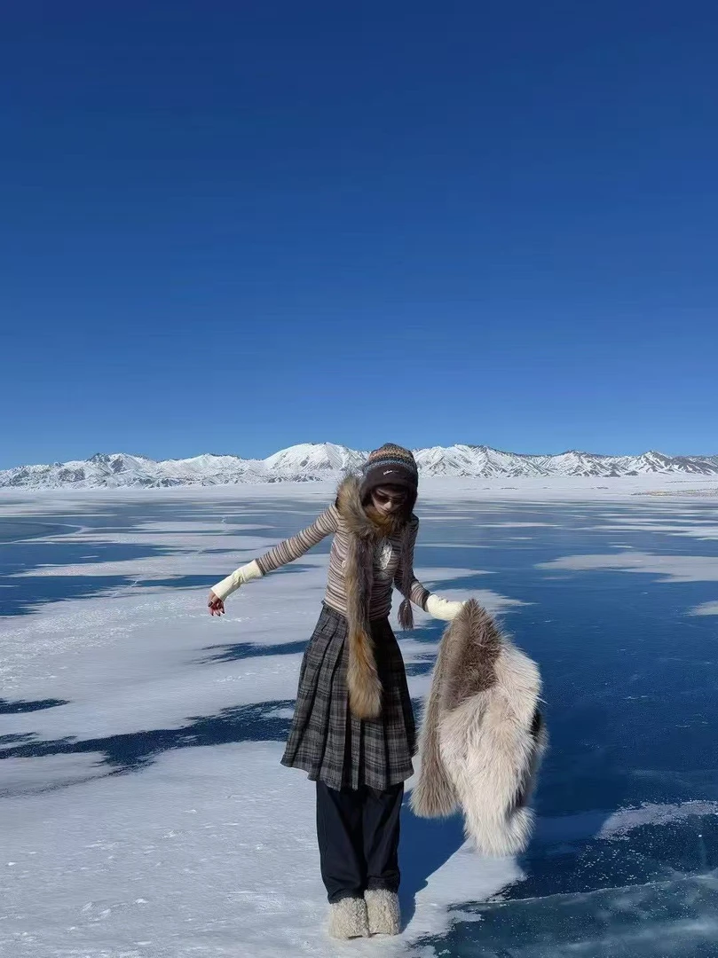 B11-3白色“电玩少女”短袖（8129）