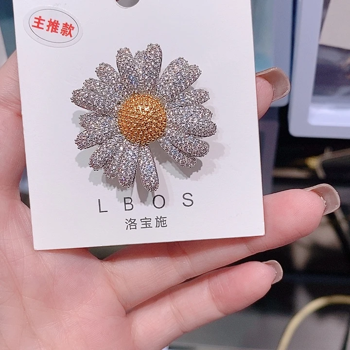 锆石铜合金小雏菊胸针