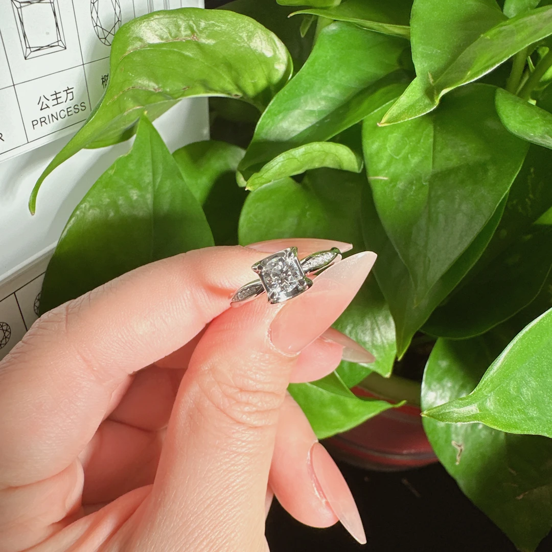 天然真钻石戒指/求婚钻戒轻奢时尚简约18K金镶嵌3769 