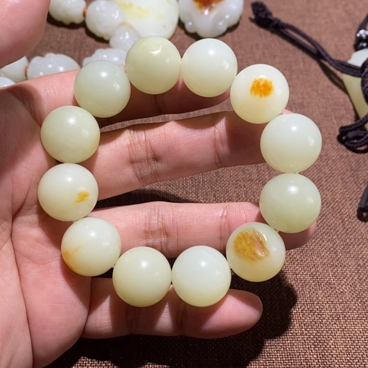 和田玉未镶嵌颈饰静***护