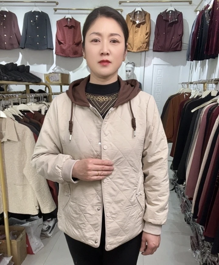 【丽人坊】春季新款 时尚连帽外套 菱形格 休闲减龄 妈妈短款外套06