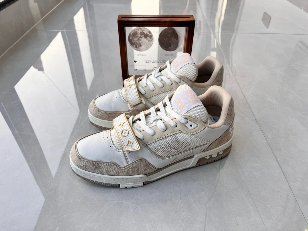 99新 LouisVuitton/路易威登 板鞋/99新/ 43.5码/ lv trainer卡其