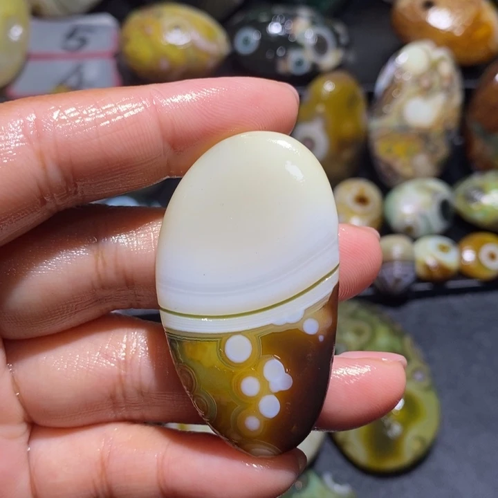 玛瑙/玉髓未镶嵌珠宝奇石24