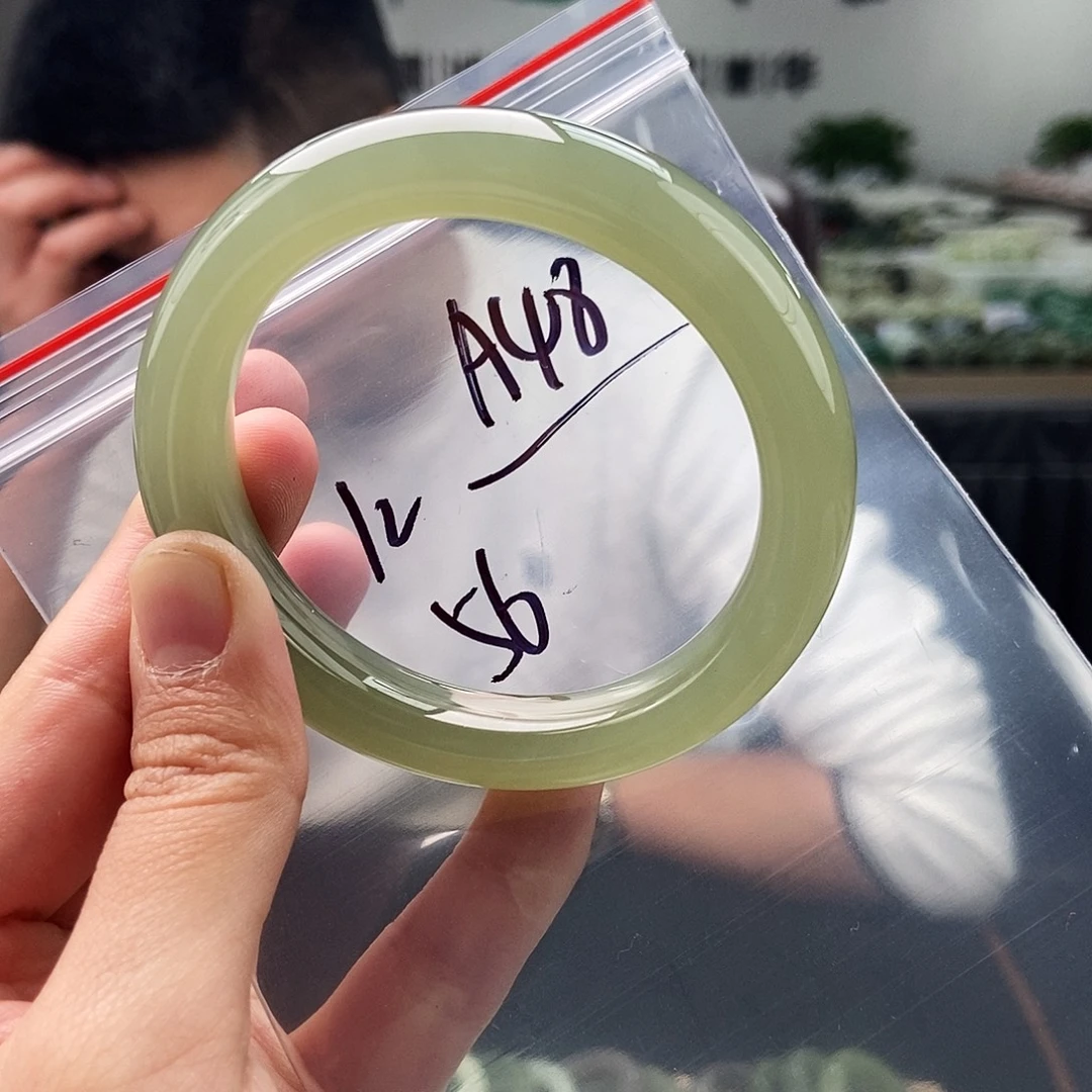 和田玉未镶嵌手镯拍一发一