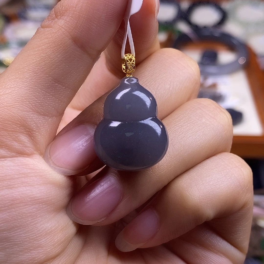 颈饰未镶嵌和田玉毕业级老坑料浓烟紫金镶葫芦