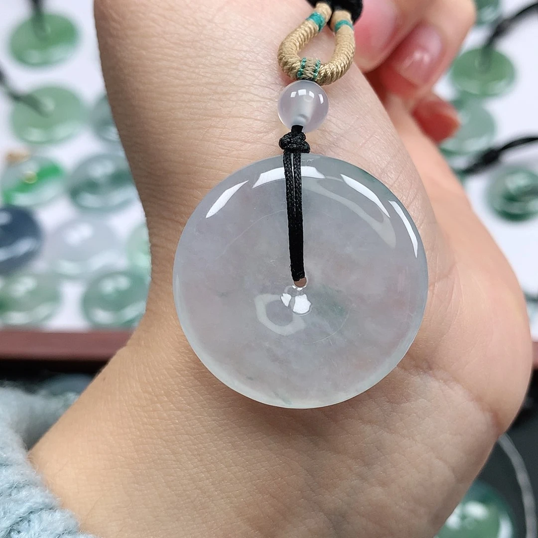 翡翠颈饰未镶嵌平安