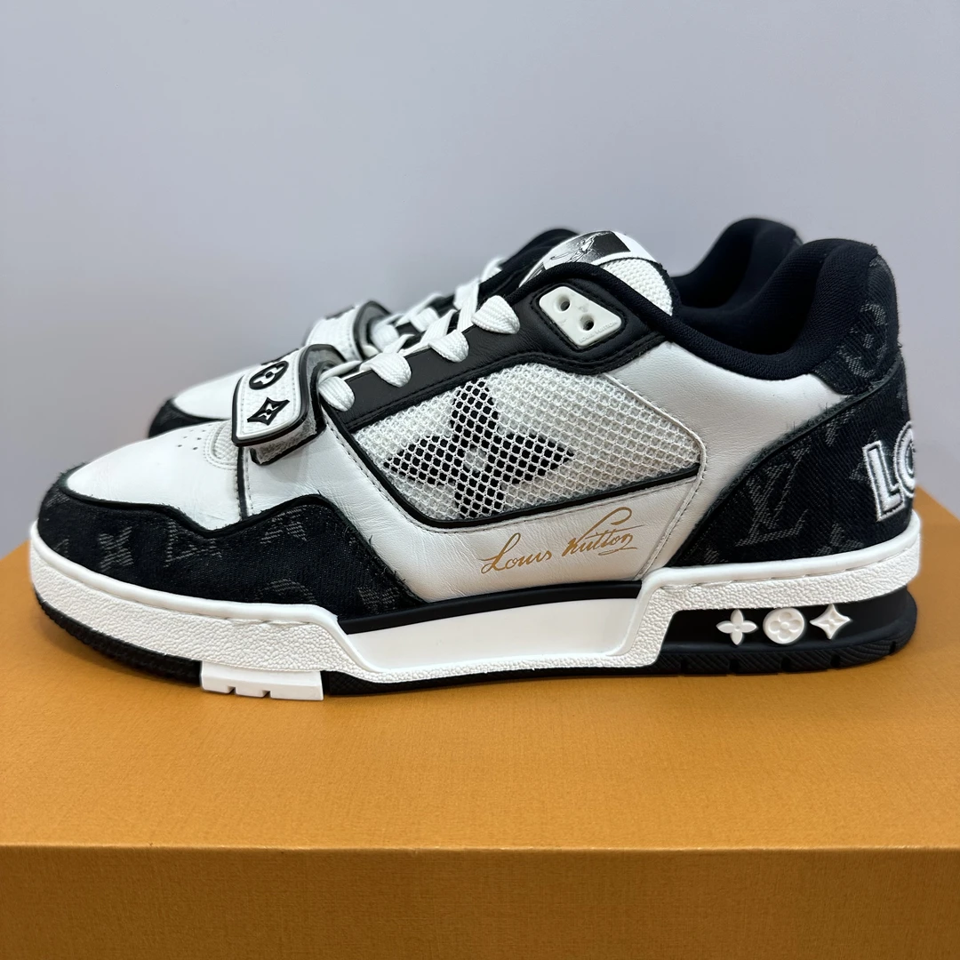 99新 LouisVuitton/路易威登 41码 trainer 黑白魔术贴 低帮板鞋