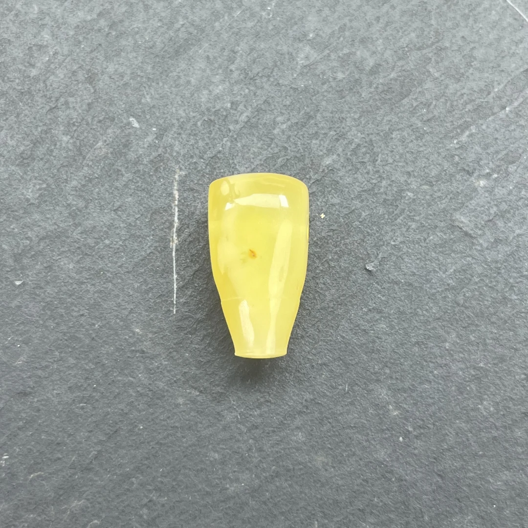 B292天然蜜蜡琥珀鸡油黄三通