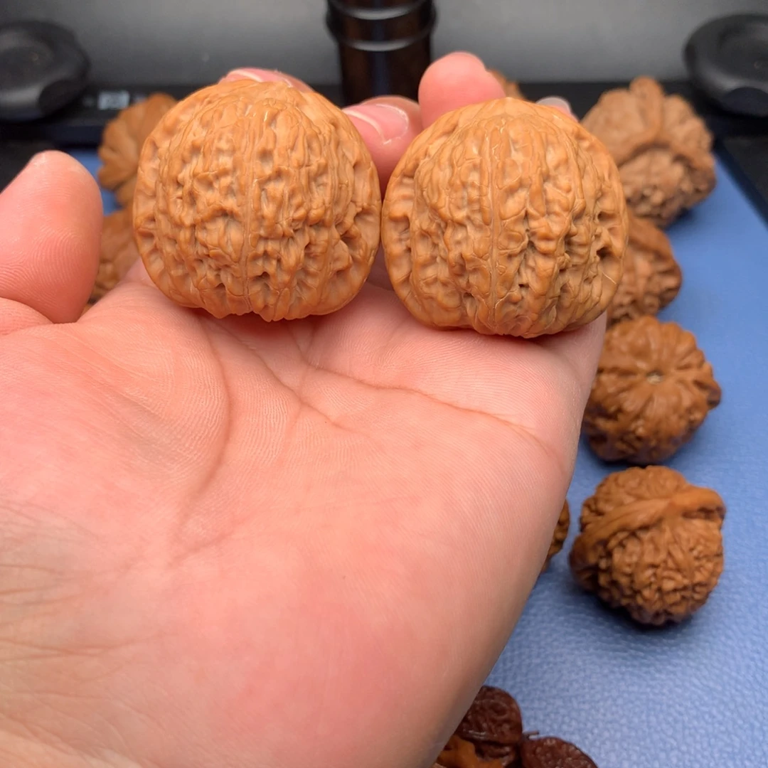 文玩核桃把件41绣球