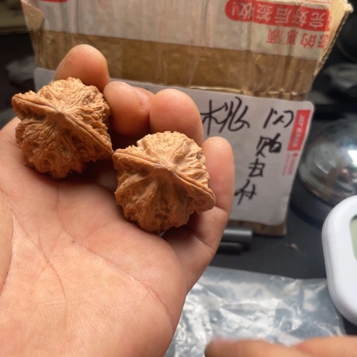 文玩核桃吊坠妮***爱请顶山