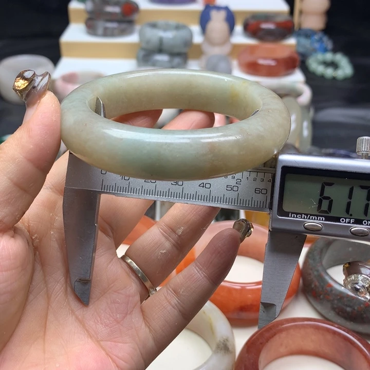 未镶嵌手镯石英质玉