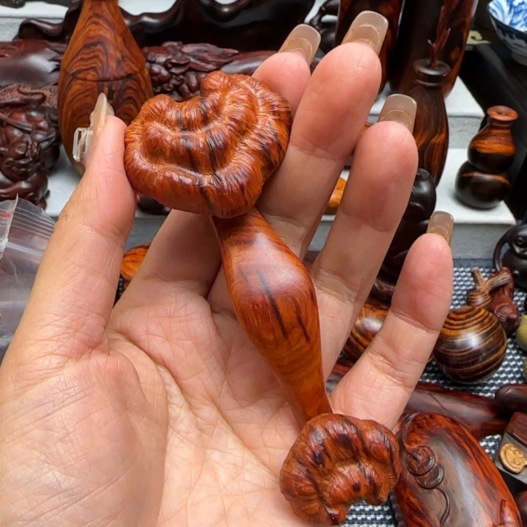 木皓**咪小叶紫檀雕刻如意把件