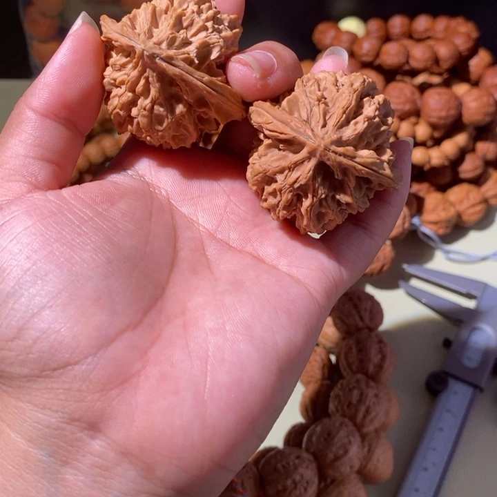 文玩核桃手串……40