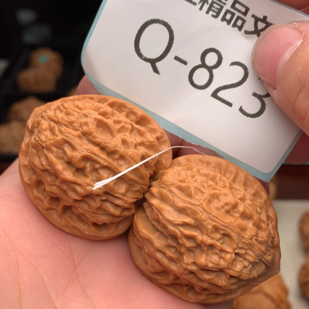 文玩核桃把件38金牛……..