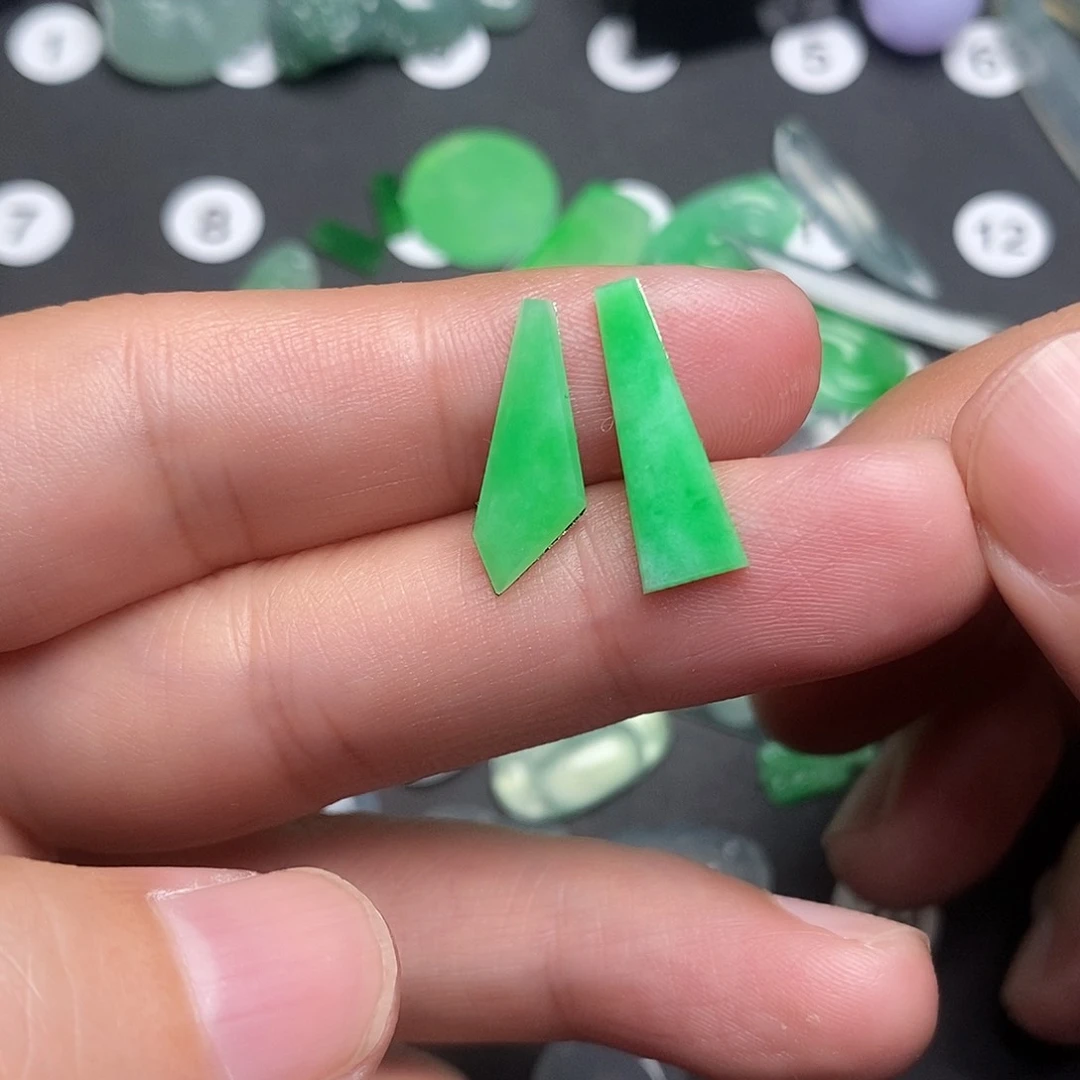 翡翠颈饰未镶嵌耳坠