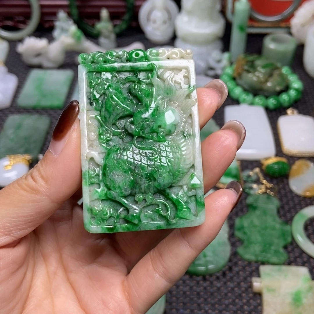 太***极翡翠未镶嵌挂件清