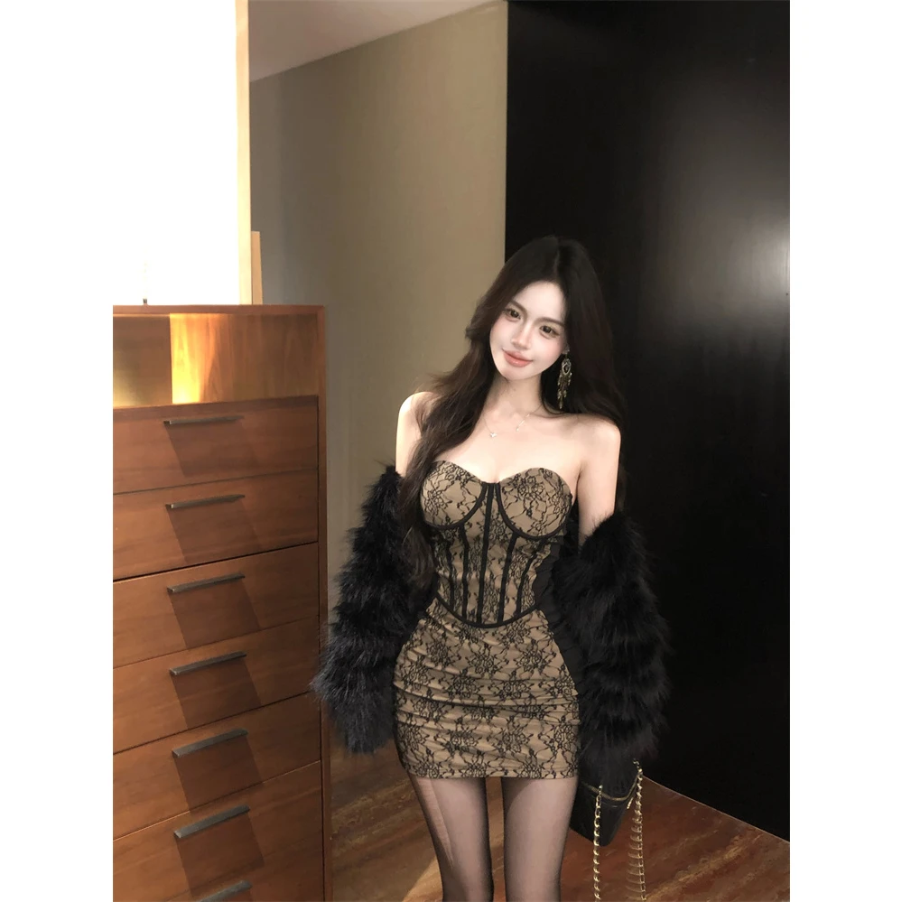 纯欲风黑色无袖抹胸连衣裙女春季紧身蕾丝裙子显身材收腰包臀短裙