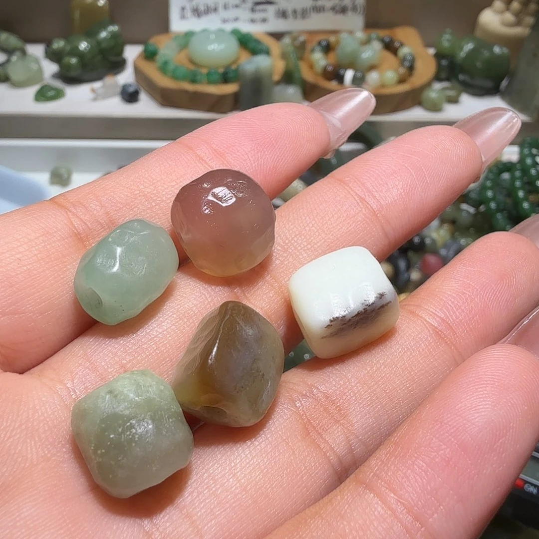 和田玉未镶嵌珠宝奇石