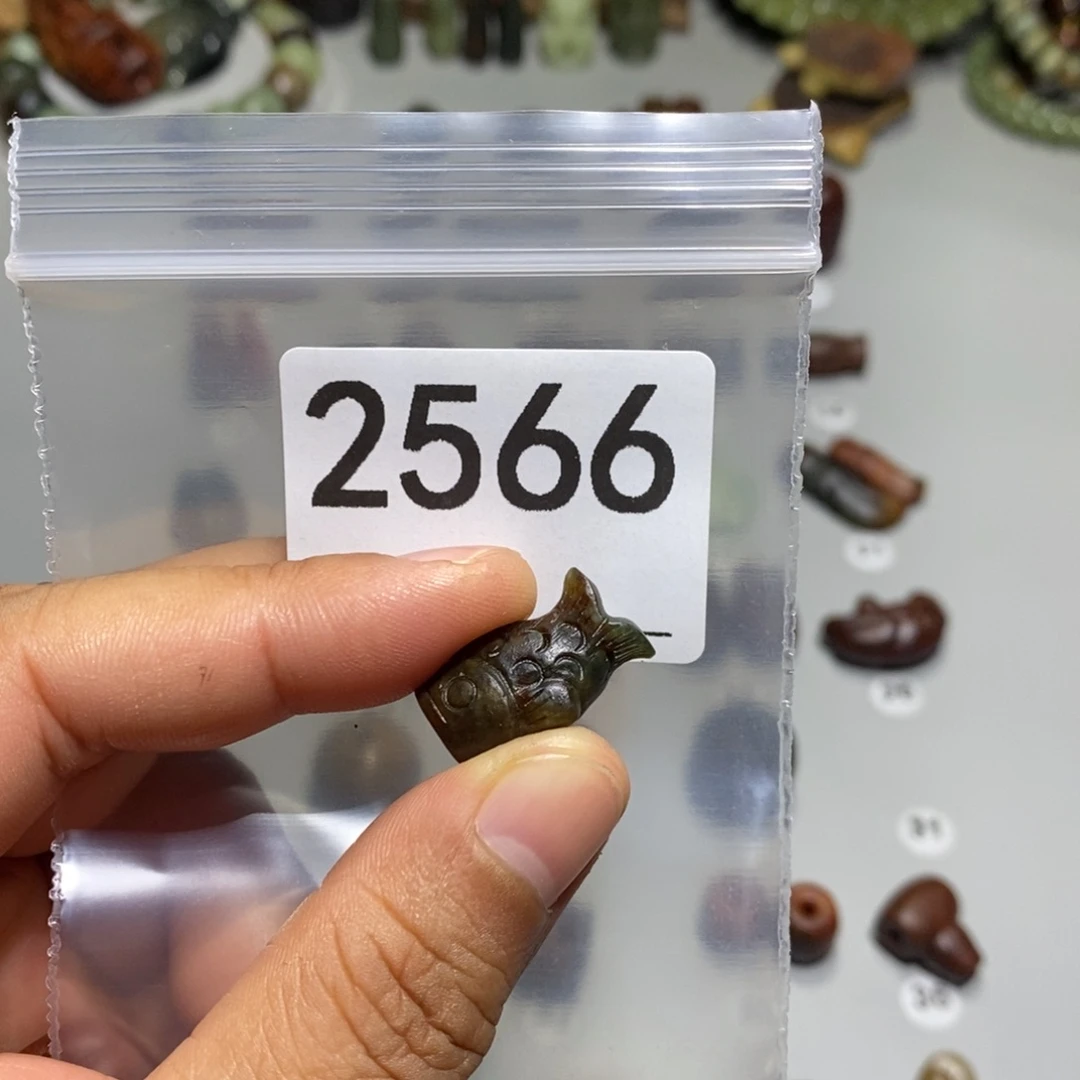 颈饰未镶嵌透闪石质玉迷***草