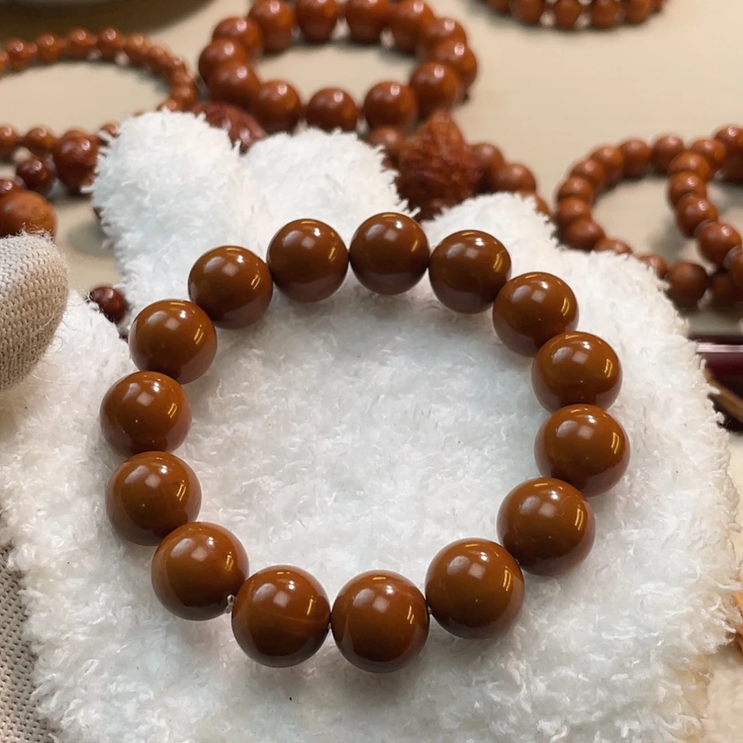 牛***.橄榄核手串/手链1.4小孔0.1鸡血红顶配