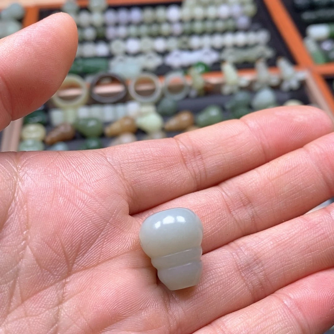 和田玉未镶嵌珠宝半成品