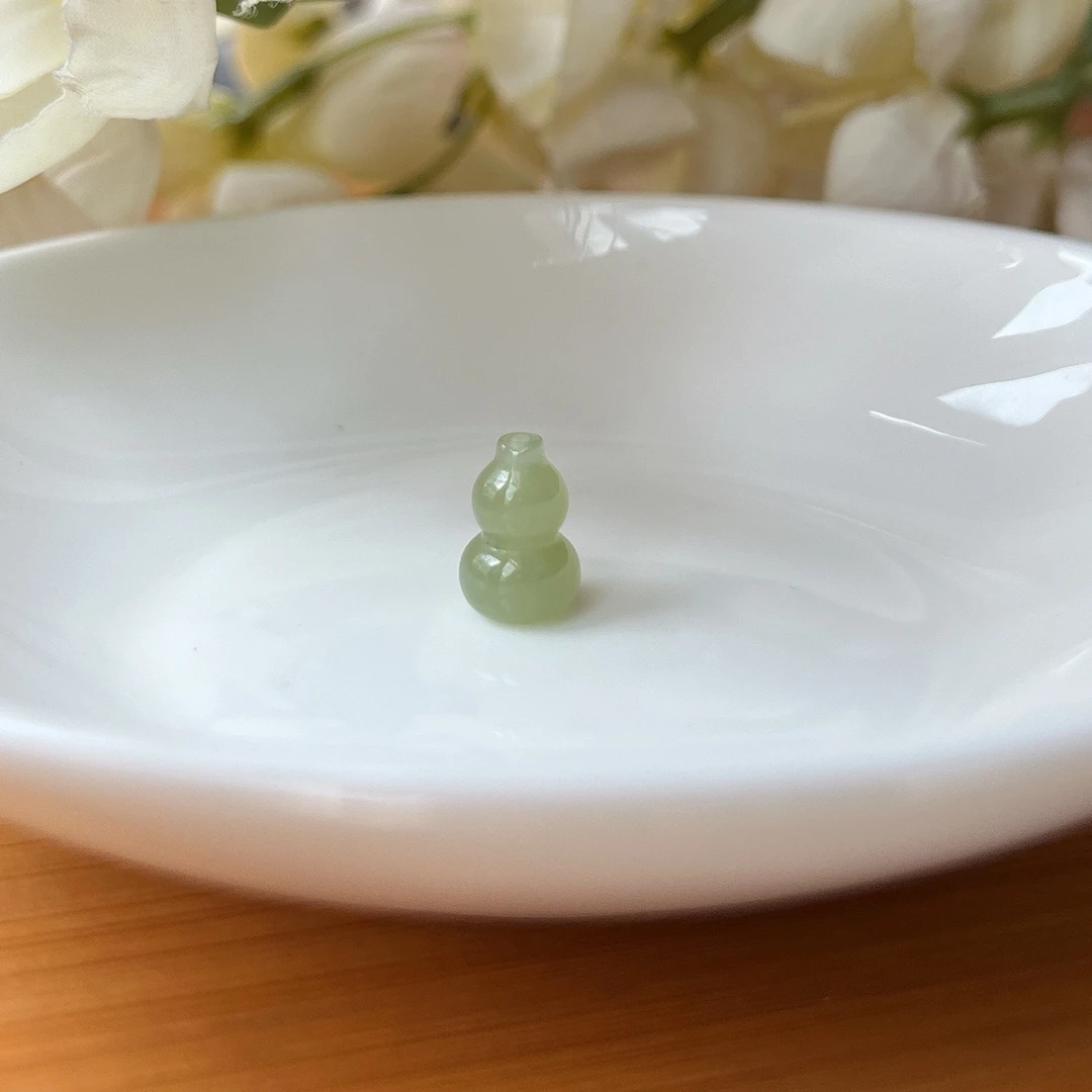 和田玉葫芦配饰通孔12*8mm